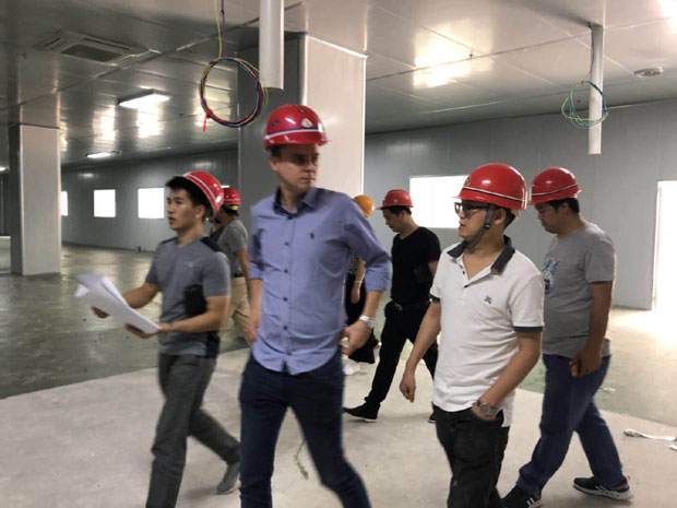 СРБИН НАПРАВИО МОБИЛНИ ТЕЛЕФОН: Прави их у Kини, а звоне у Aфрици